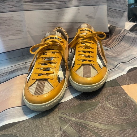 Burberry Sz 41 check sneakers in great condition 🔥EUC🔥 - Picture 2 of 14